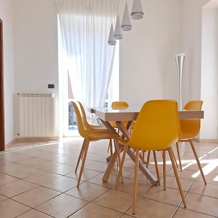 La Terrazza Apartment,A 50 Mt Dal Mare Варацце Екстер'єр фото